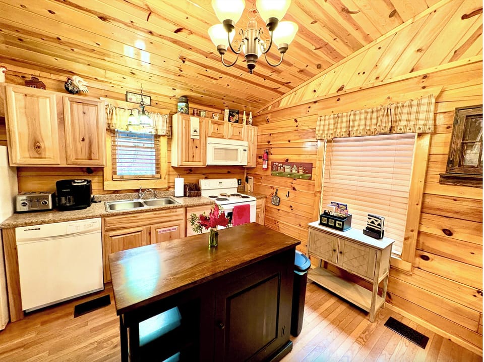 Fully equipped kitchen & coffee