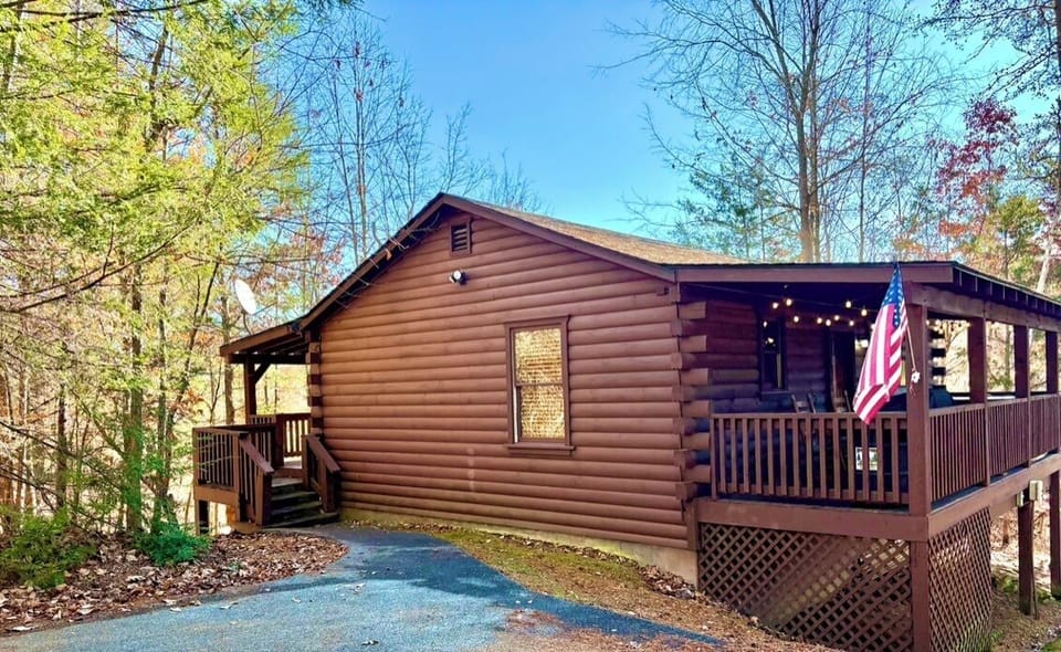 Authentic log cabin with peaceful surroundings