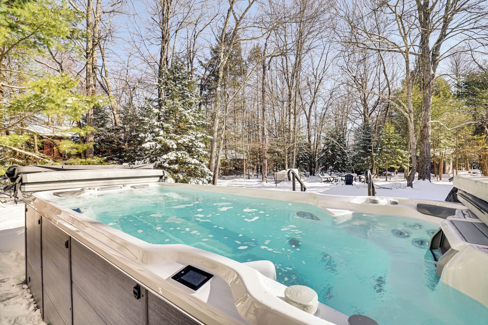 Pocono Lake Vacation Rental | 5BR | 3BA | Steps Required | 2,050 Sq Ft