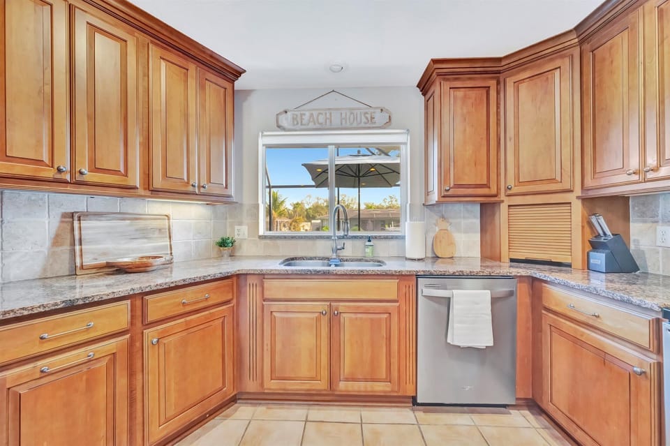 Bright and clean: perfect for Family Meals and quick snacks.