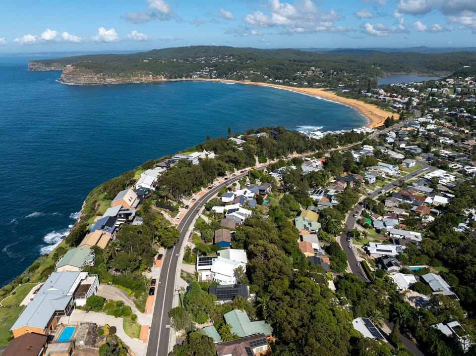 20260402_Copacabana 126 Del Monte Pl_aerial_online