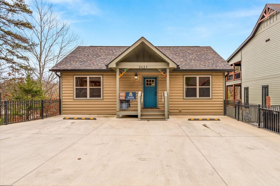 Nice flat driveway to comfortably park!
