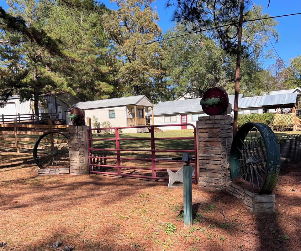 Entrance to Property with Cabin