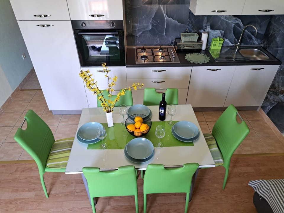 Kitchen / Dining Room