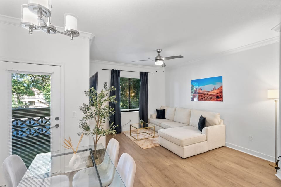 Spacious 3BR/2BA Suite with Pool and Gym Apartment in Tempe