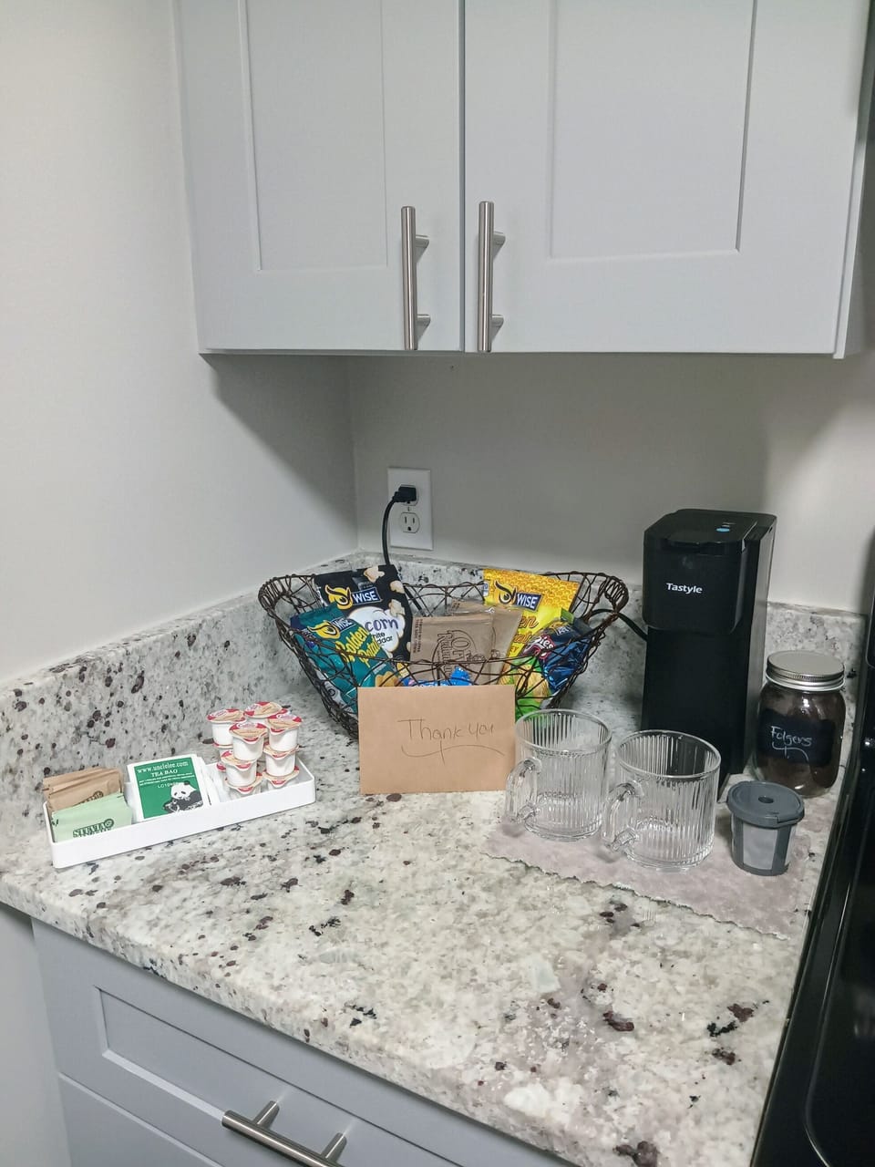 COMPLIMENTARY SNACK WITH COFFEE AND TEA STATION