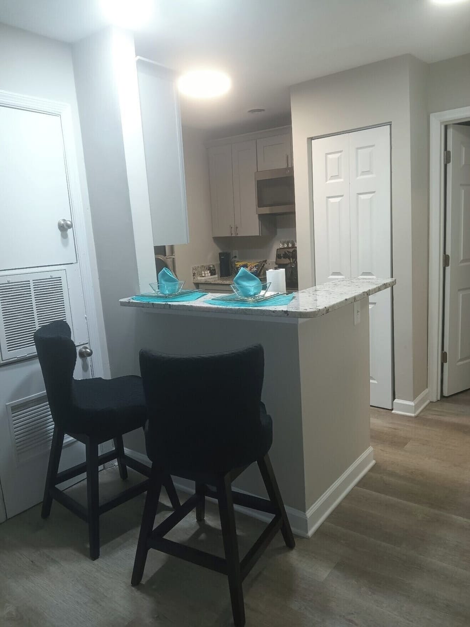 BREAKFAST BAR