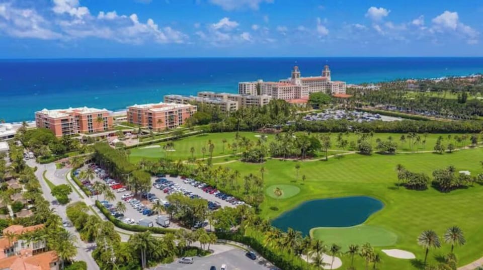 Bird's eye view of Palm Beach.