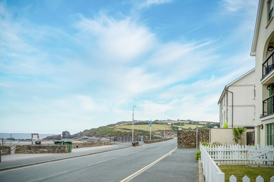13 St Bride's Bay View - 4 Bedroom - Broad Haven (27018)