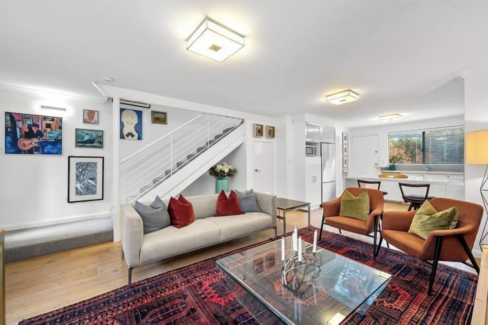 Stylish urban retreat with an open-concept design. Relax in comfort and enjoy easy access to everything. 