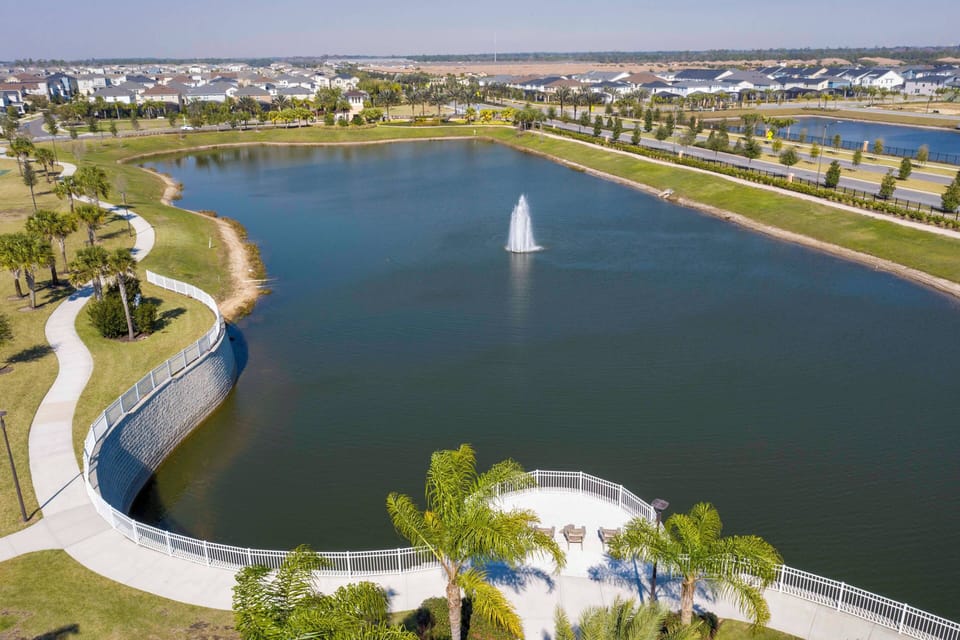 Enjoy the peaceful outdoor ambiance with breathtaking lake views and a charming fountain. The swaying palm trees enhance the tropical vibe, making it an ideal spot to unwind and relax in nature's embrace.