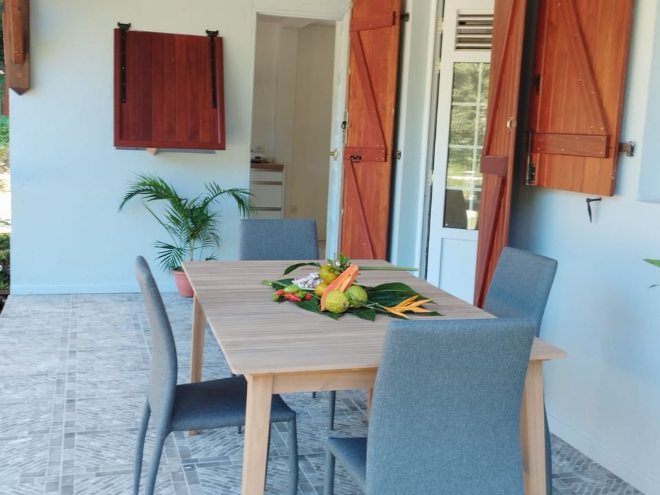 Outdoor dining