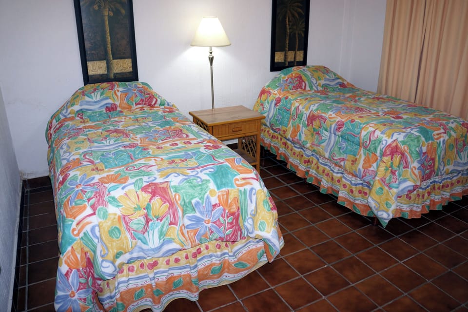 Second Bedroom (2Twins) with Flat Screen TV