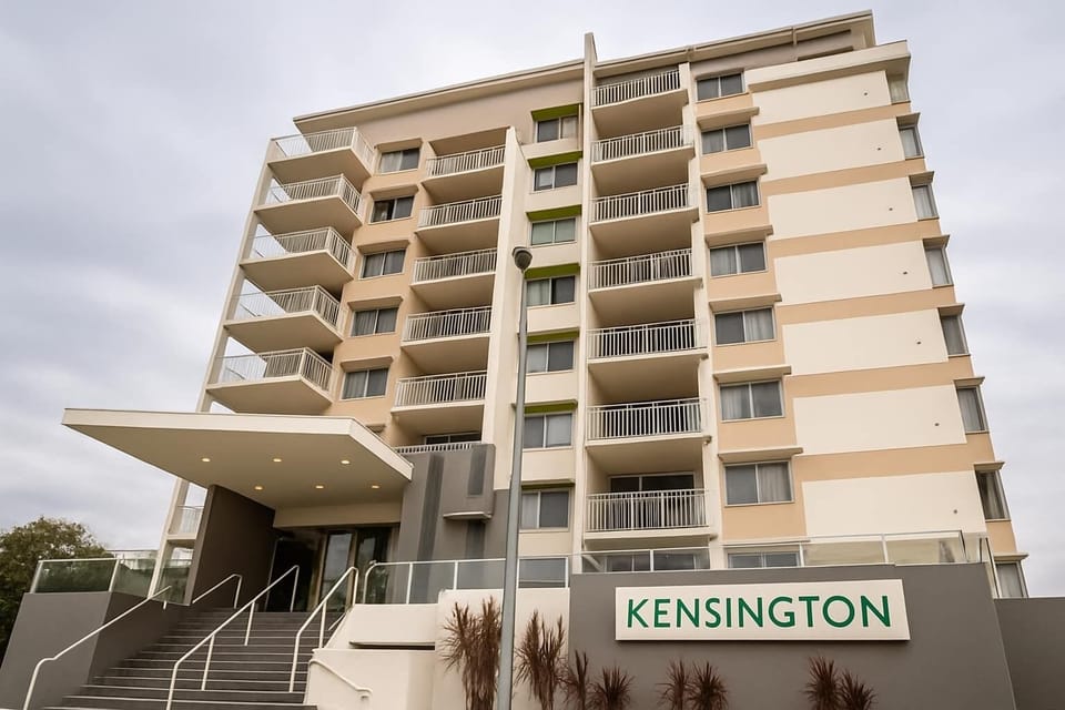 Easy access building with lift