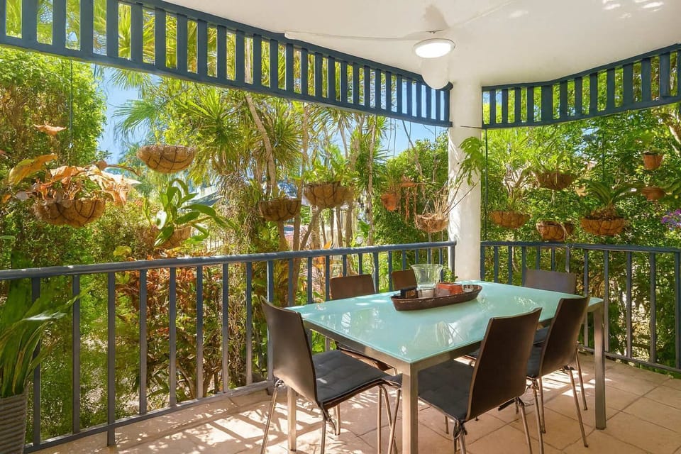 Private Tropical Outdoor Dining Patio in North Ward, Townsville