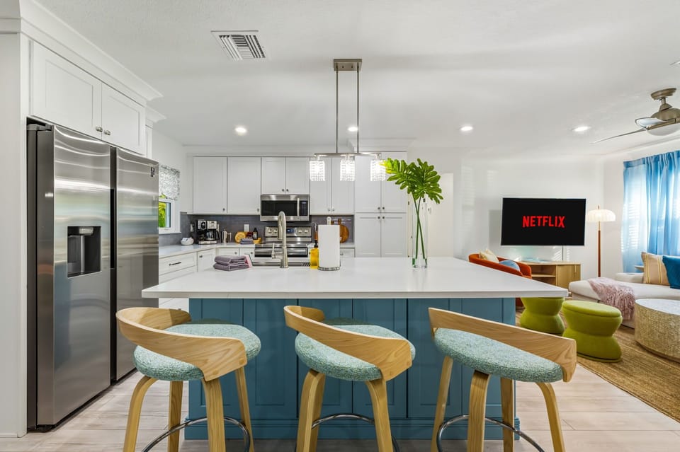 High seating, good vibes, and endless conversation. The kitchen counter is where magic (and muffins) happen.