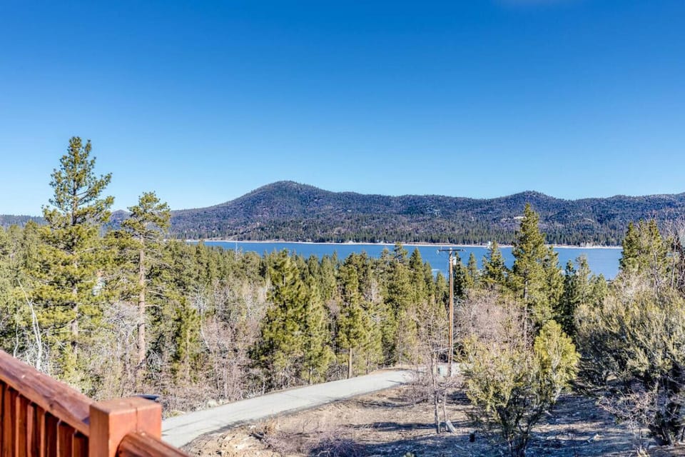 panoramic lake views from upper deck