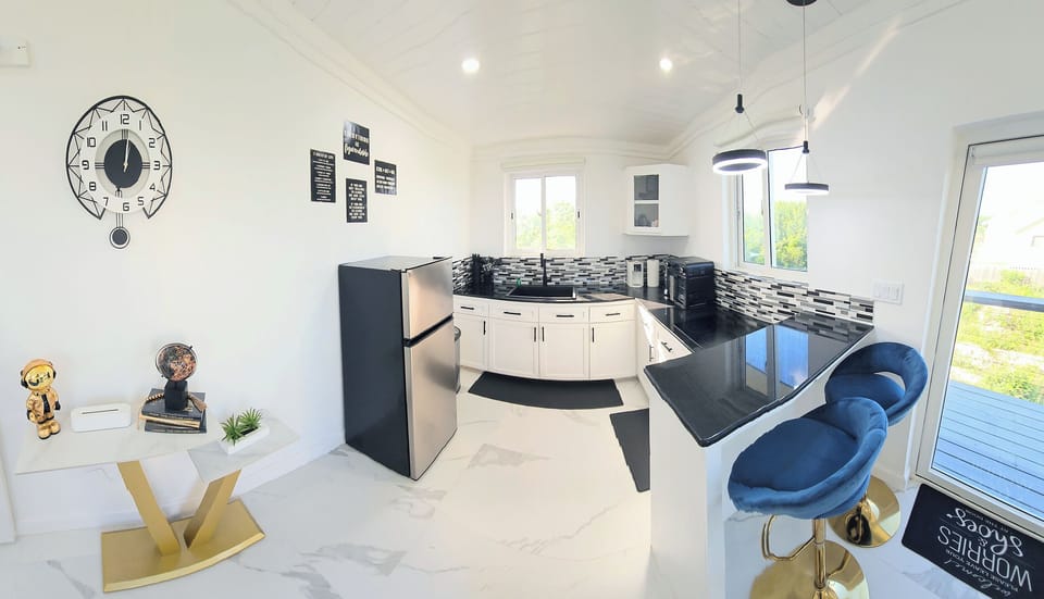 Beautiful modern full size kitchen for all your cooking needs.