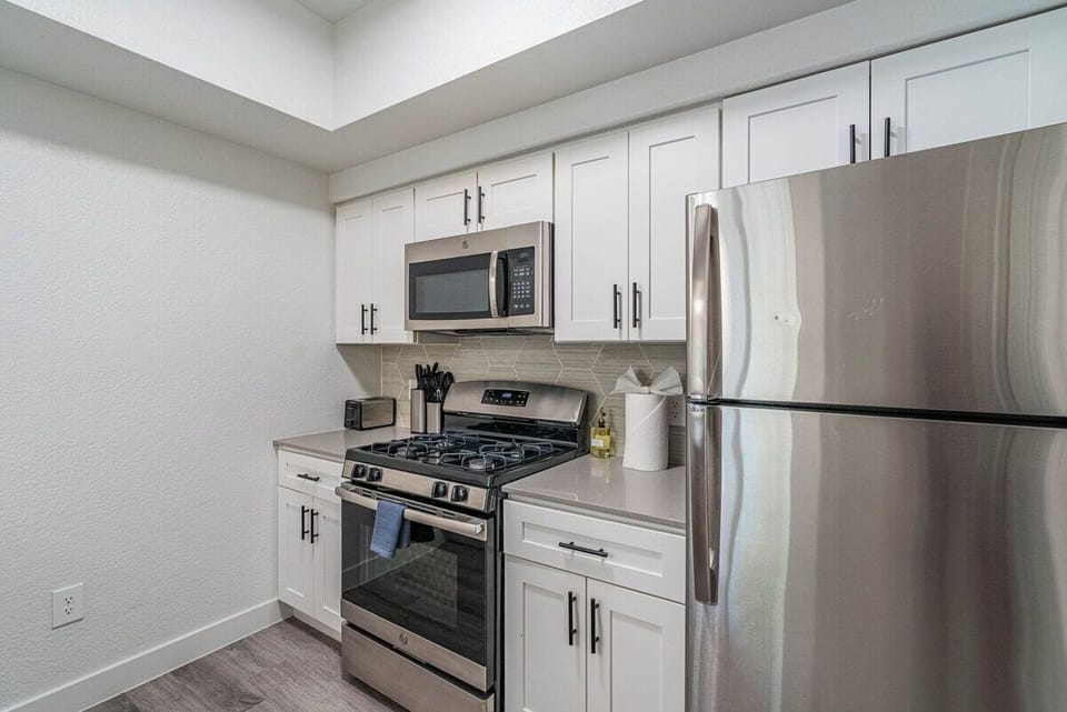 Luxury 2BR Stay , Resort Pool , Gym Apartment in Tempe