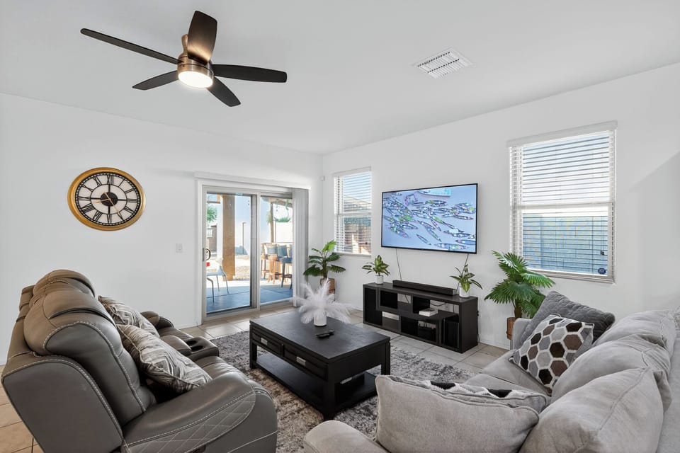 Bright open living room ideal for families and groups