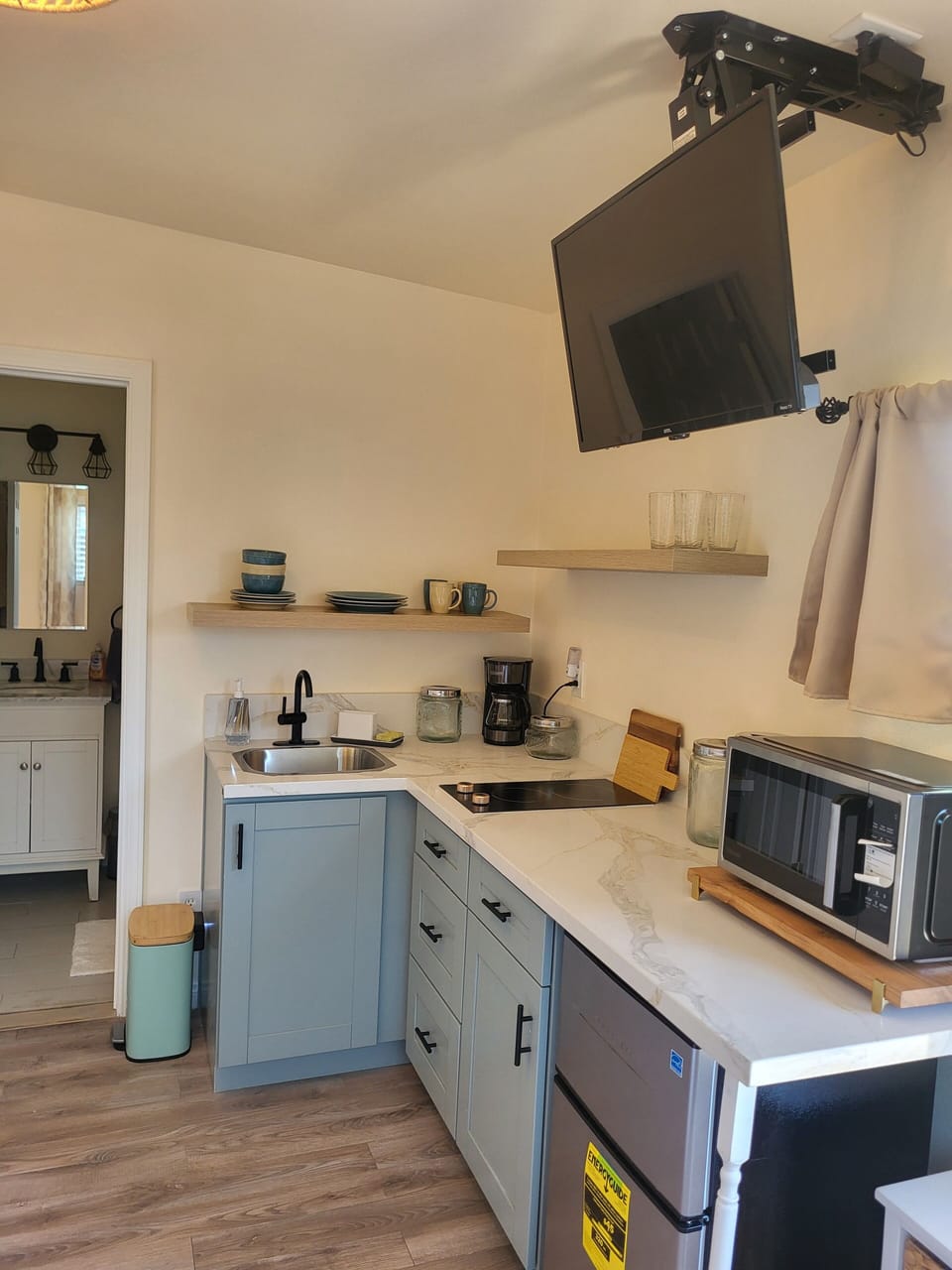 Kitchenette with TV down 