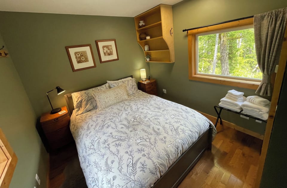 Green room with queen bed. Down stairs. Very quiet room