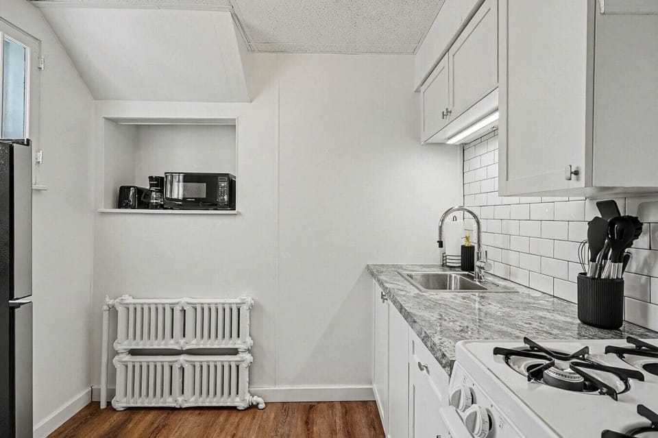 BayCity_Kitchen_MicrowaveToaster