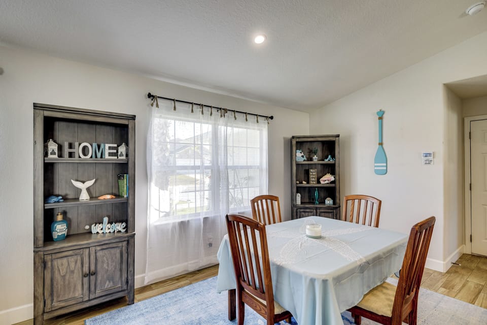 Dining Area | Dishware/Flatware