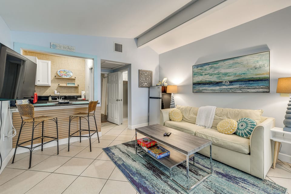 Living Area | Full Sleeper Sofa | Board Games | Smart TV