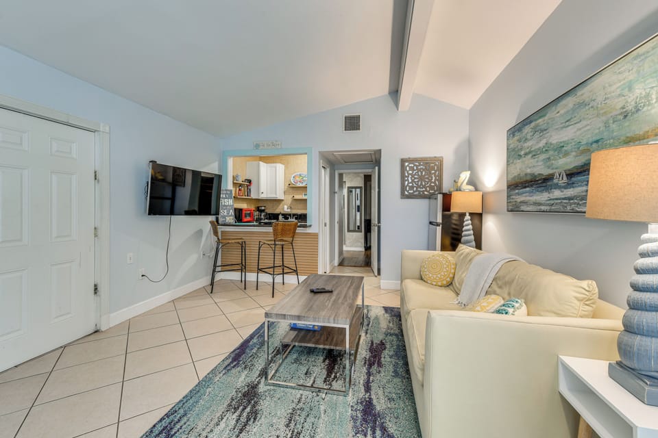 Living Area | Central Air Conditioning/Heat
