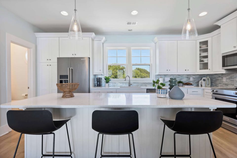 Level 3 Kitchen with Quartz Counters Seats 3 at Kitchen Island