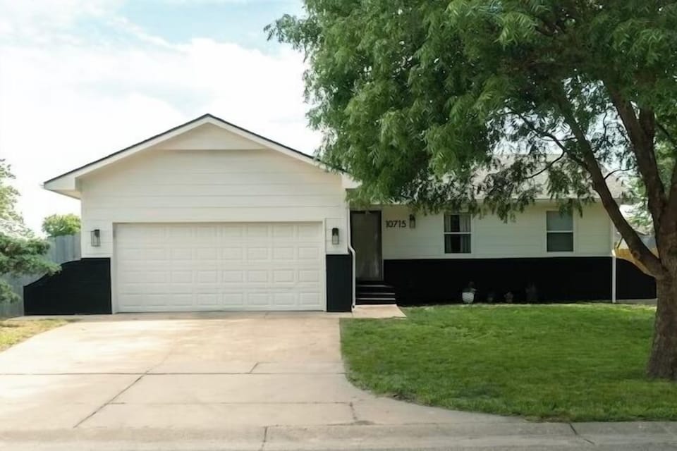 Welcome to Lockmoor Landing—your 4BR home in Wichita, perfect for groups!