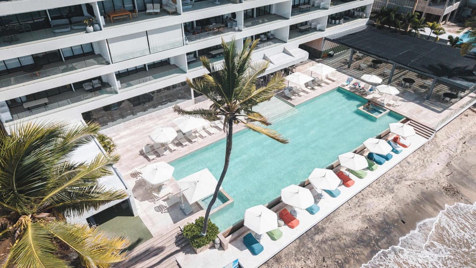 Ground floor pool and lounge