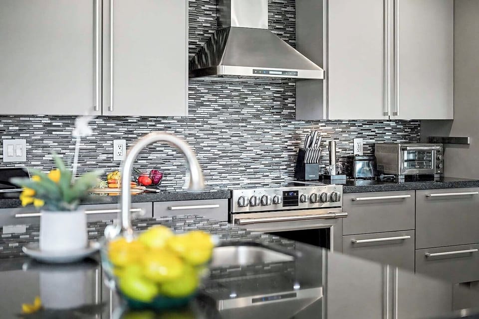 Great Space to Prepare Meals for the Family