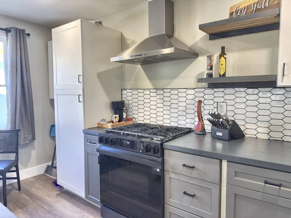 Kitchen full stove