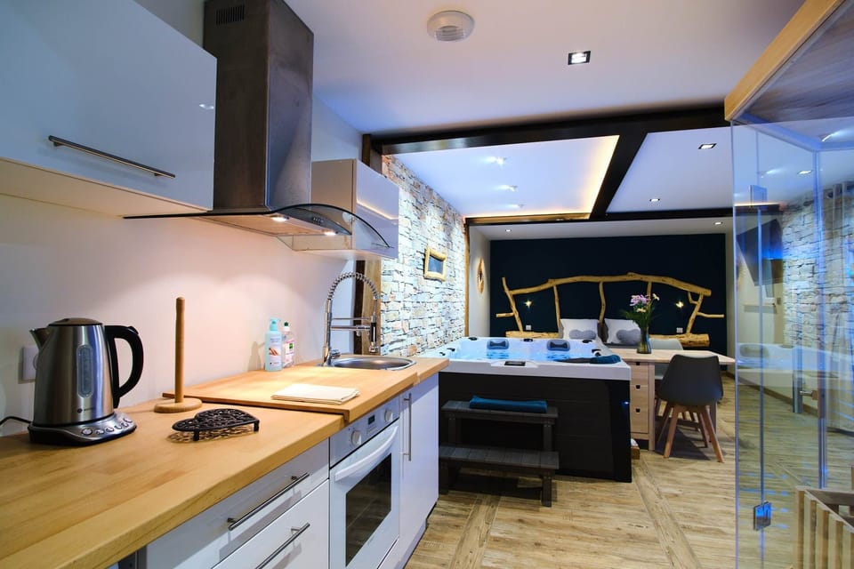 Jacuzzi flouté en profondeur – suite couple