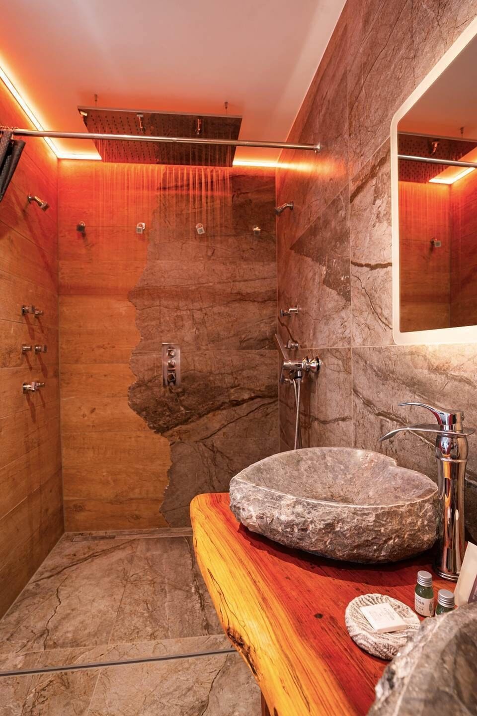 Douche pluie et spa – suite intime