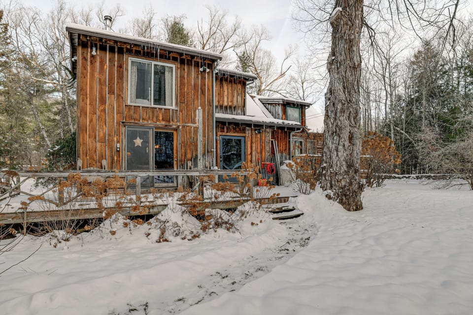 Cabin Exterior | Driveway (3 Vehicles)