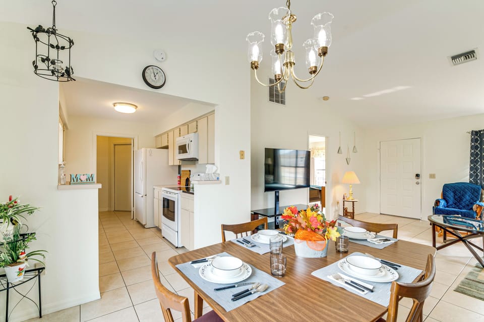 Dining Area | Dishware/Flatware