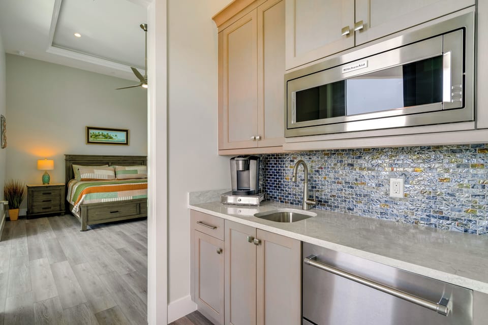 Bonus Kitchenette | 4th Floor