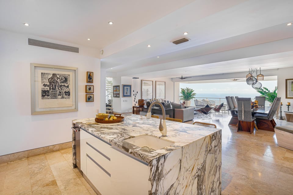 Condo - Image 11