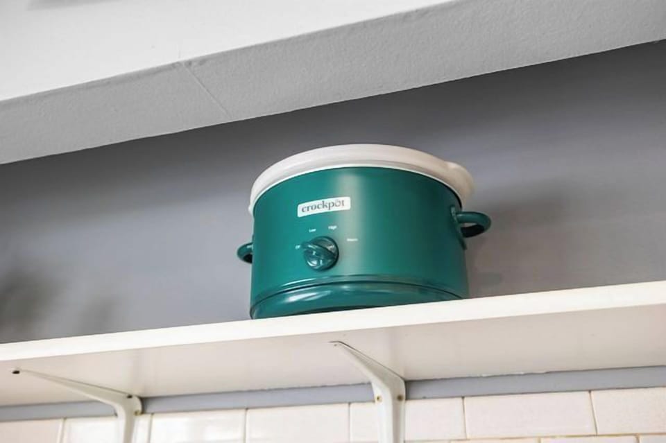 Prepare easy, delicious meals with the provided crockpot.