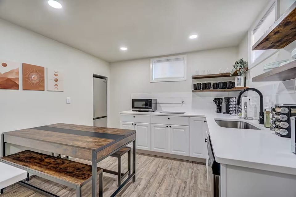 Whether you prefer simple meals or enjoy preparing full dinners, the space supports both short visits and extended stays.