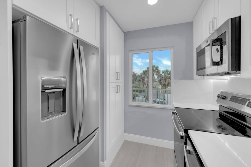 Fully equipped kitchen at Leonardo Arms 217