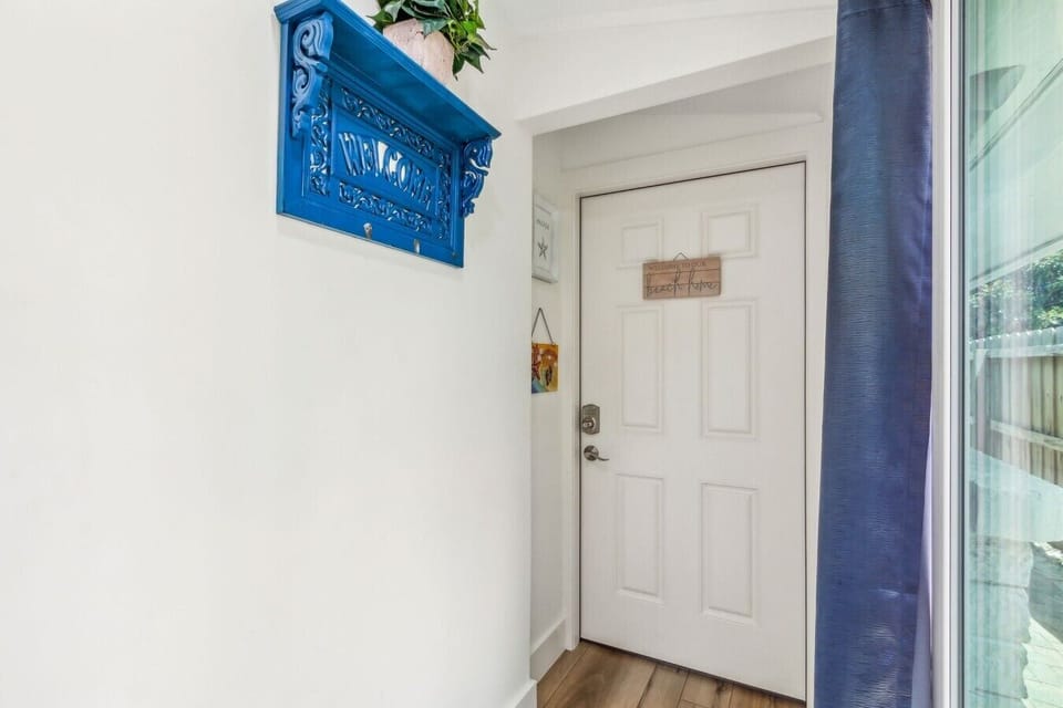 Entrance to master suite.
