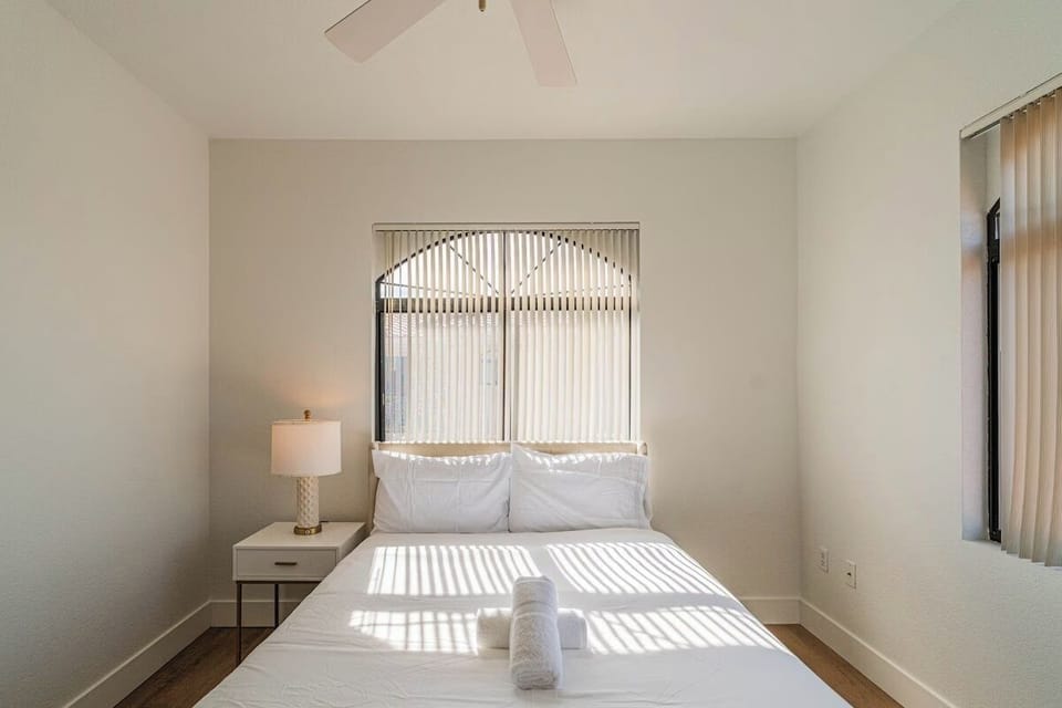 Bright & Spacious 2BR2BA W / Pool, Gym & Parking Apartment in Tempe