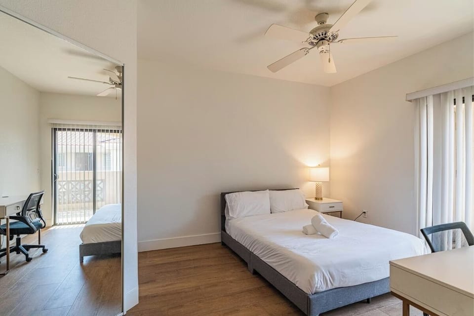 Bright & Spacious 2BR2BA W / Pool, Gym & Parking Apartment in Tempe