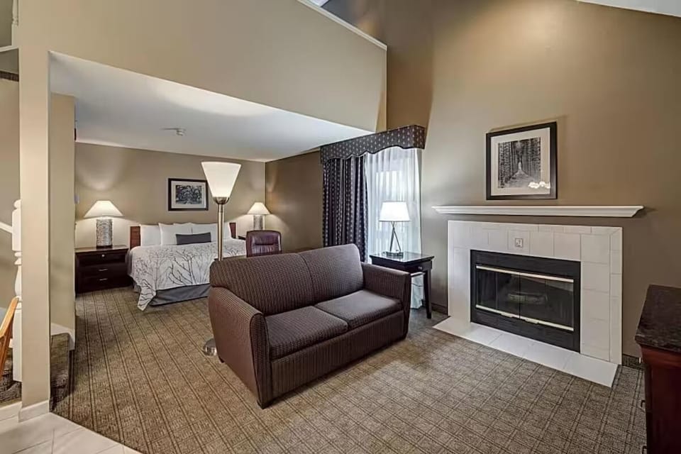 Bedroom. Interior and views may vary based on location and availability.