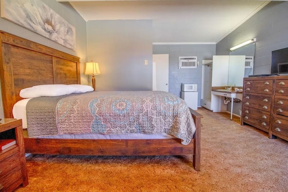 Bedroom. Interior and views may vary based on location and availability