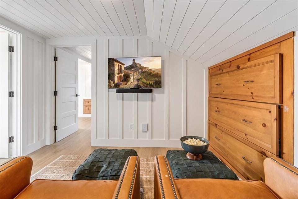 Upstairs TV Room / Den